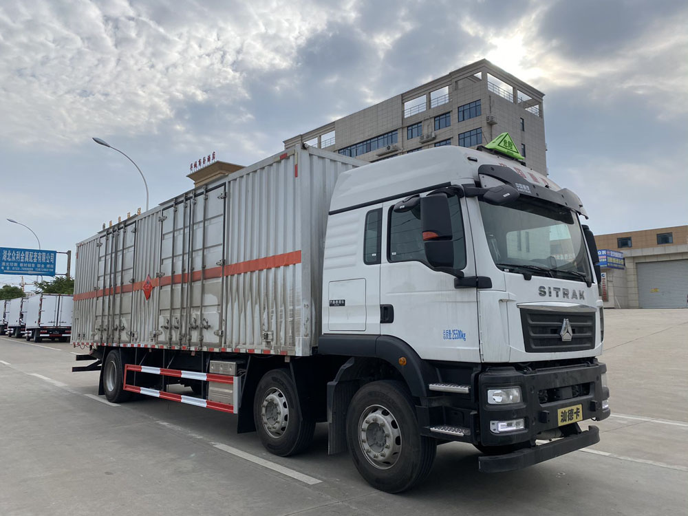 易燃液體廂式運(yùn)輸車(chē)，廂式運(yùn)輸車(chē)，楚勝汽車(chē)集團(tuán)